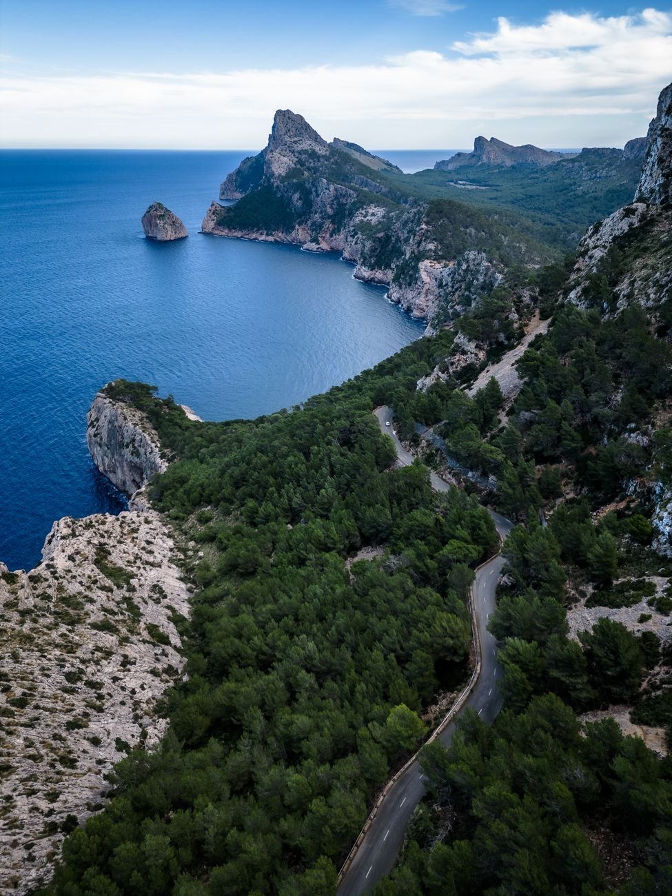 Vehicles parked near the rocky coast of Mallorca